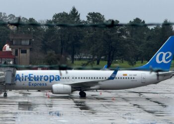 Un rayo cae sobre un avión de Air Europa en Peinador y le impide despegar