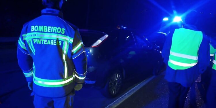 Heridas cinco personas tras una colisión múltiple en Ponteareas