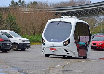 Arranca en la UVigo el primer coche autónomo conectado en un campus universitario español