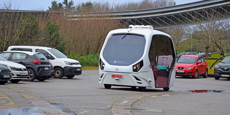 Arranca en la UVigo el primer coche autónomo conectado en un campus universitario español