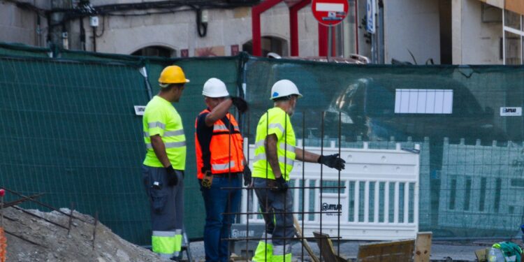 Caballero reduce el plazo a las obras de las rampas mecánicas del Paseo de Granada