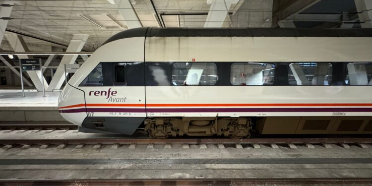 El PP acusa a Caballero de «ponerse de perfil» ante la decisión de Renfe de cancelar todos los trenes
